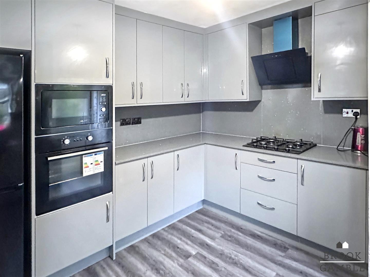 3 Bedroom House - End Terrace. Avard Crescent in Eastbourne, East Sussex 3